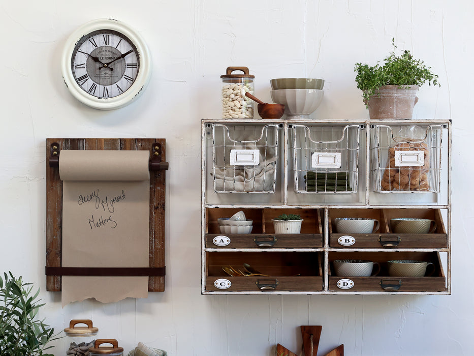 Veggklukka í Factory stíl hvít