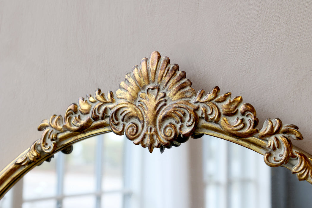 Spegill hringlòttur