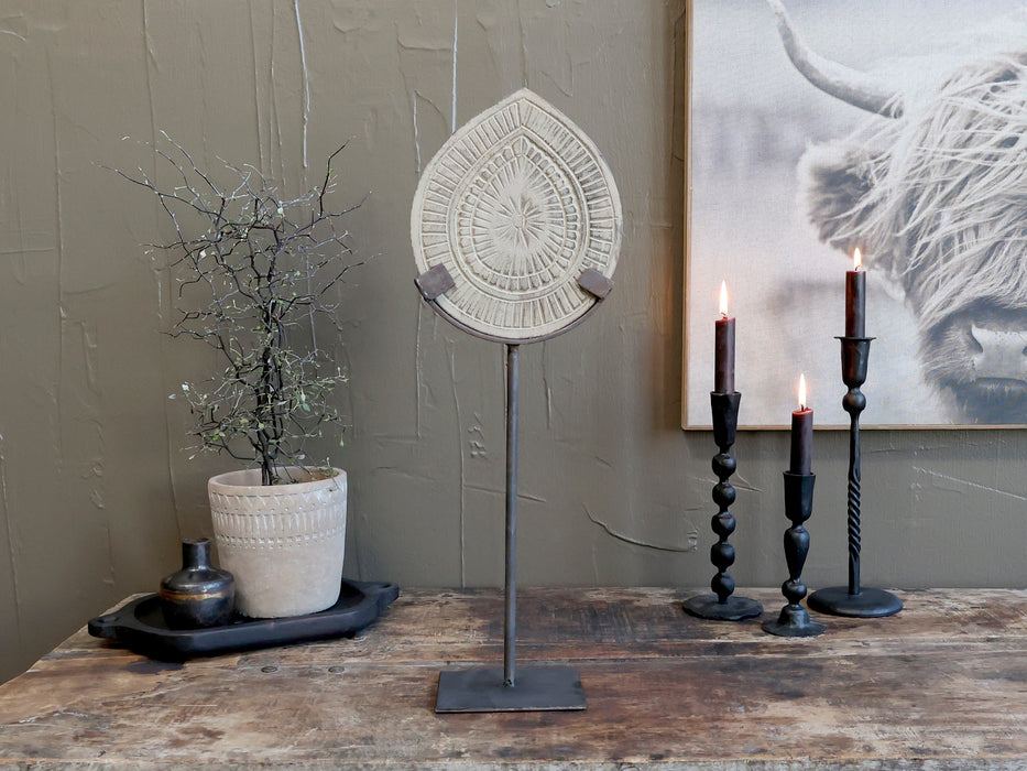 Borðskraut úr mangovið og járni