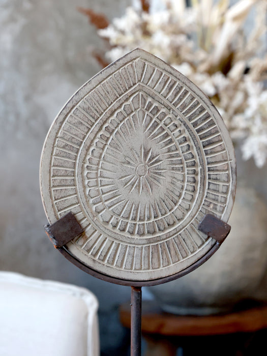 Borðskraut úr mangovið og járni