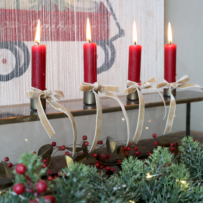 Velúrborði á viðarspólu "Cream"