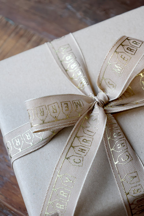 Velúrborði á viðarspólu "Merry Christmas"