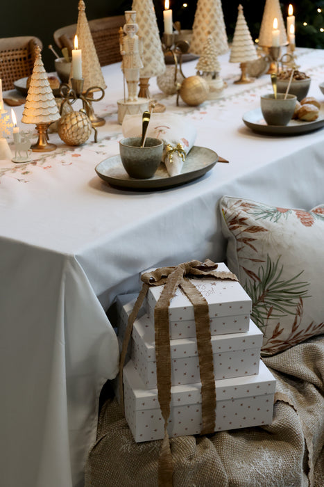 Gjafaborði í falleg ljós gylltum lit