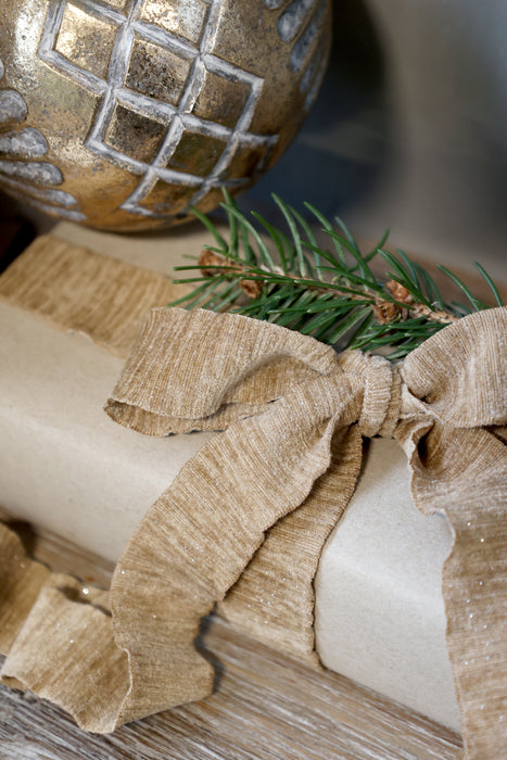 Gjafaborði í falleg ljós gylltum lit