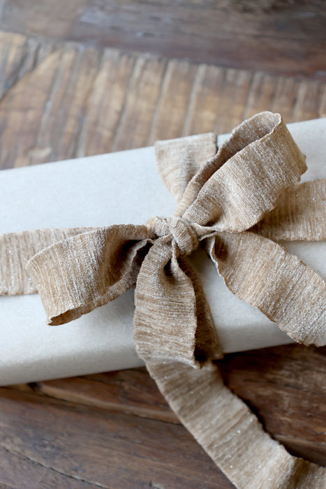 Gjafaborði í falleg ljós gylltum lit