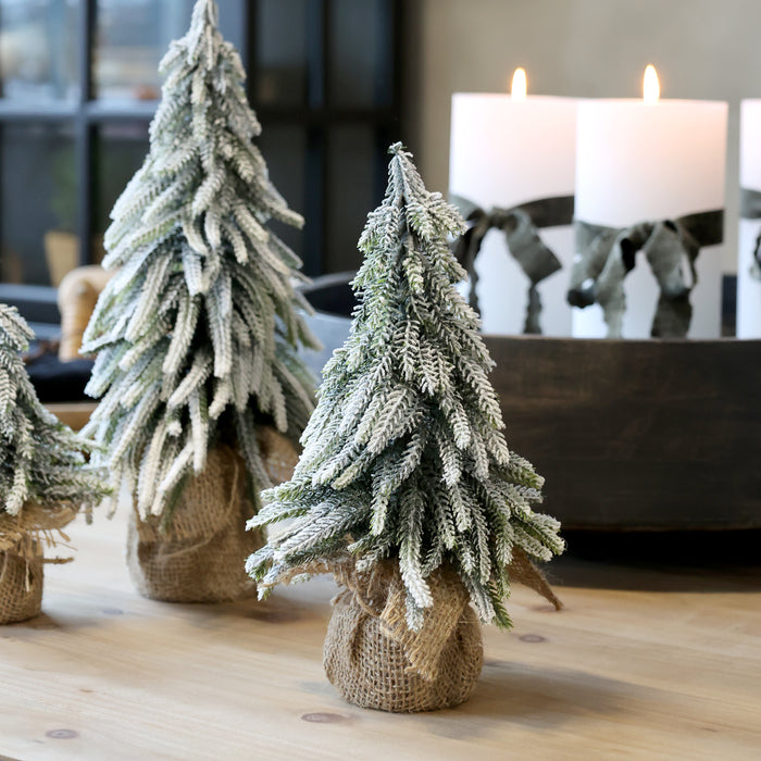 Jólatré með snjó