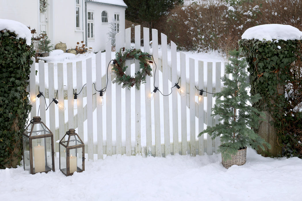 Furutré í körfu með 60 led ljósum