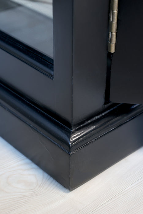 Skápur með 8 glerhurðum og  hillum svartur Marseille