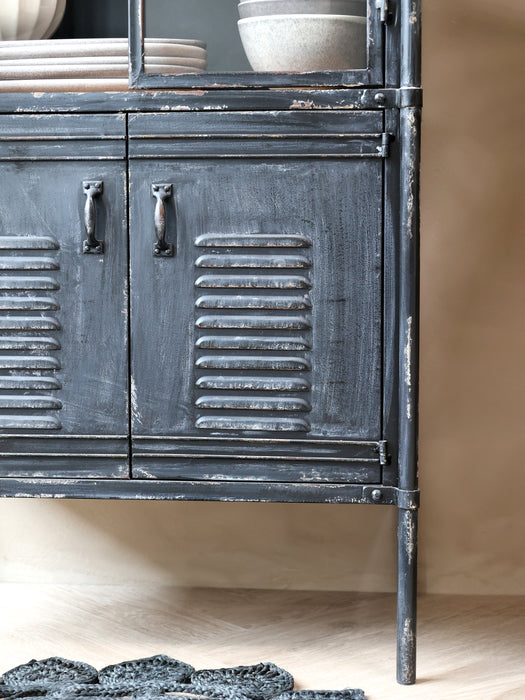 Skápur Faktory still