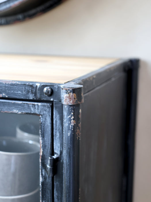 Skápur Faktory still