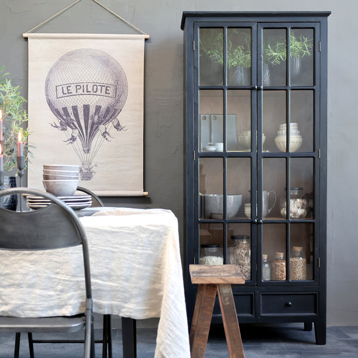 Viðarskápur með 2 skúffum