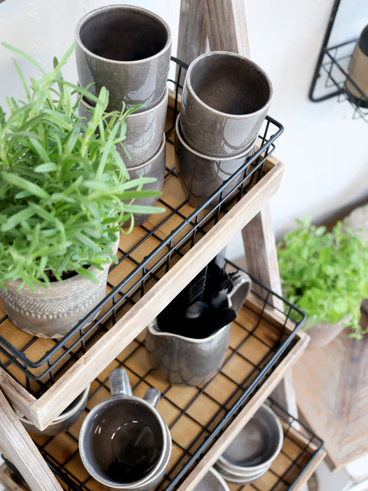 Hilla frístandandi með bökkum og körfum