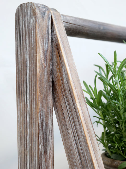 Hilla frístandandi með bökkum og körfum