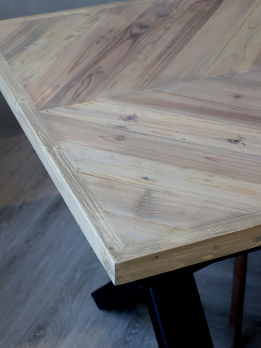 Borðstofuborð herringbone mynstur