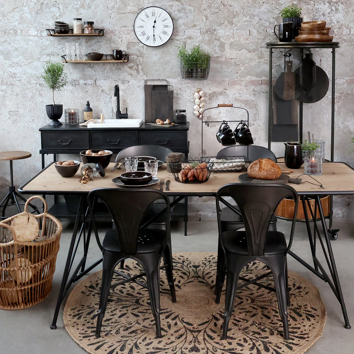 Borðstofuborð úr við og járni