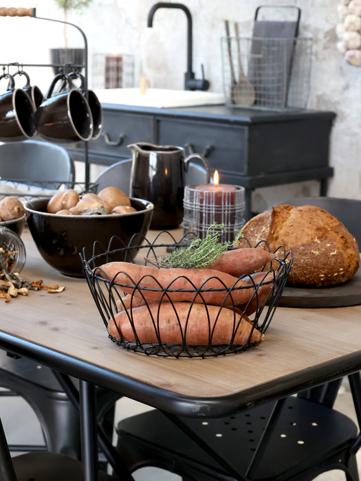 Borðstofuborð úr við og járni