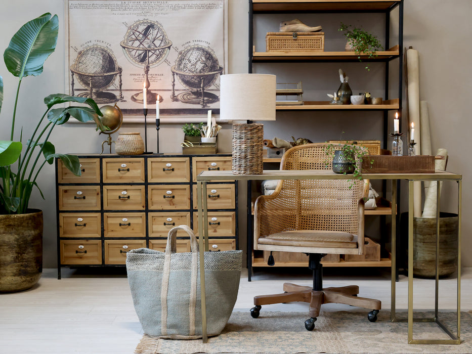 Viðarkommóða með postulínsstöfum