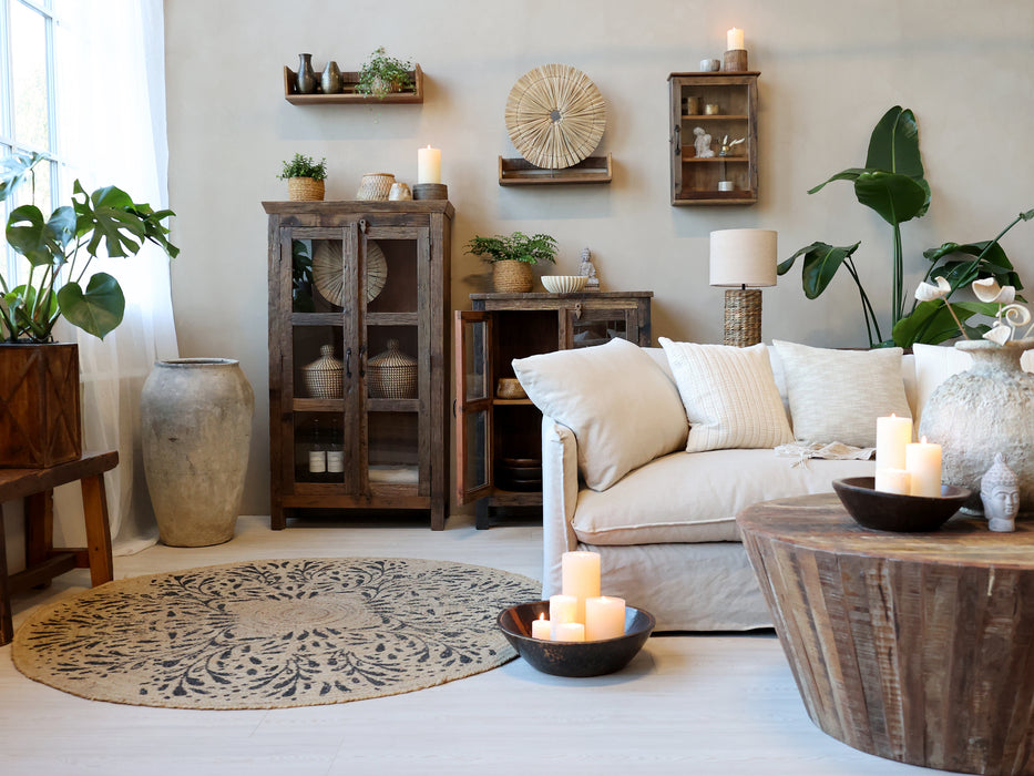 Skápur með glerhurð og hillum 140 x 80 cm