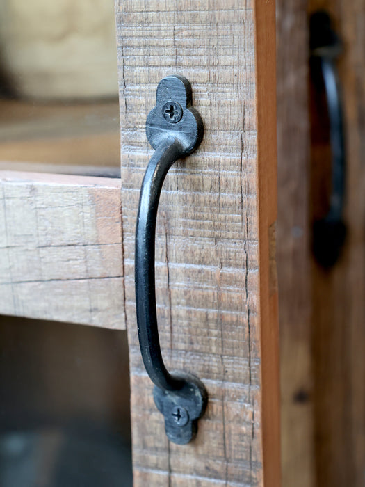 Skápur með glerhurð og hillum 140 x 80 cm