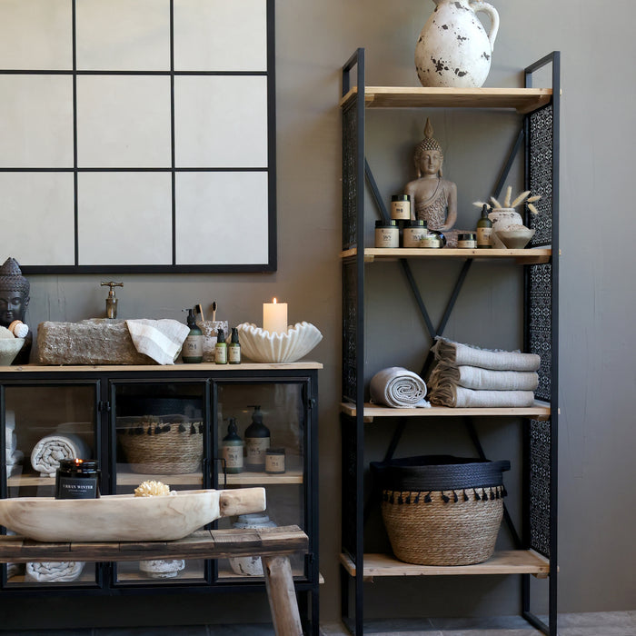 Vence hár skápur með 4 hurðum og hillum