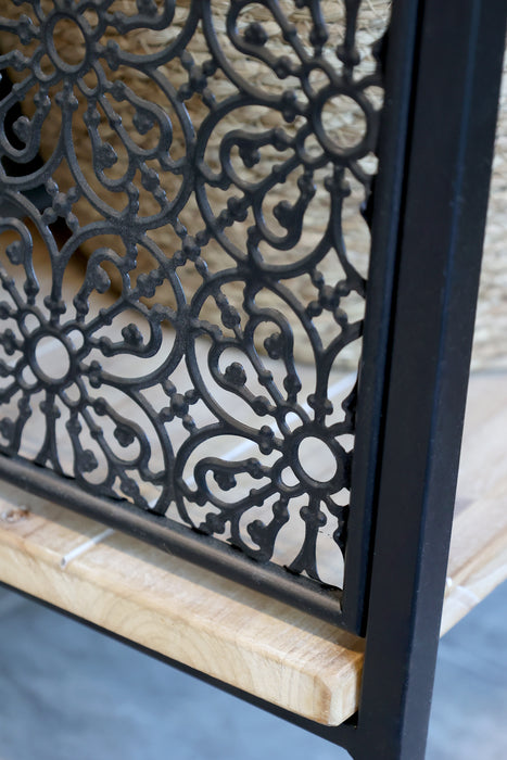 Vence hár skápur með 4 hurðum og hillum