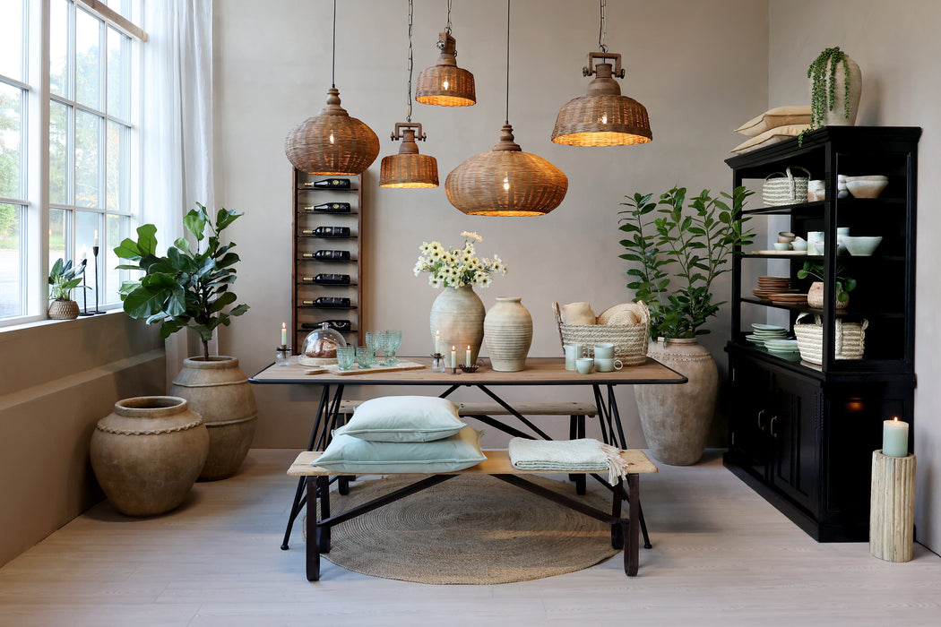 Vínrekki úr við og járni