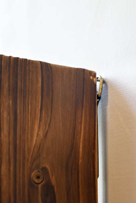 Vínrekki úr við og járni