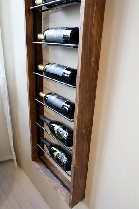 Vínrekki úr við og járni