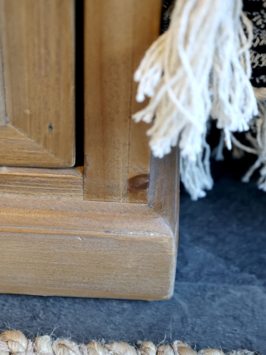 Bekkur  með hörlituðu efni og skóskúffum