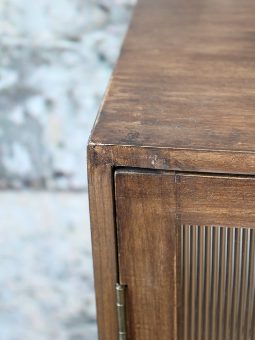 Skenkur með riffluðu gleri