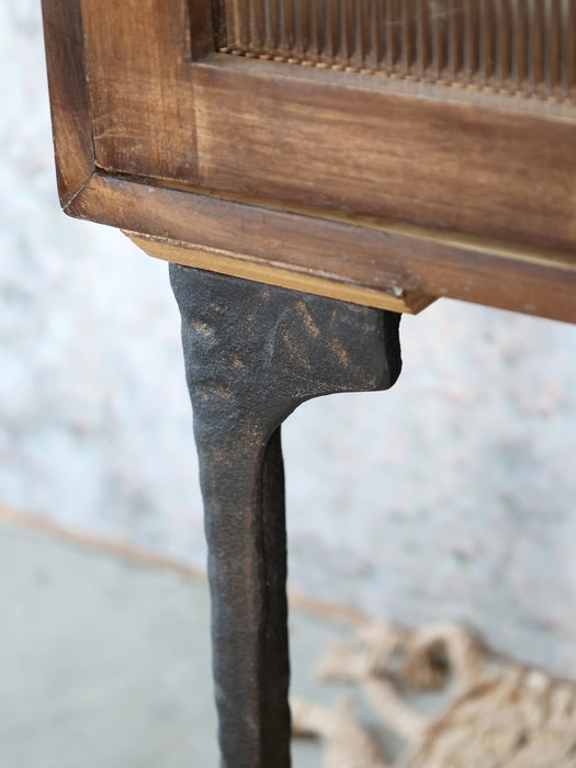 Skenkur með riffluðu gleri