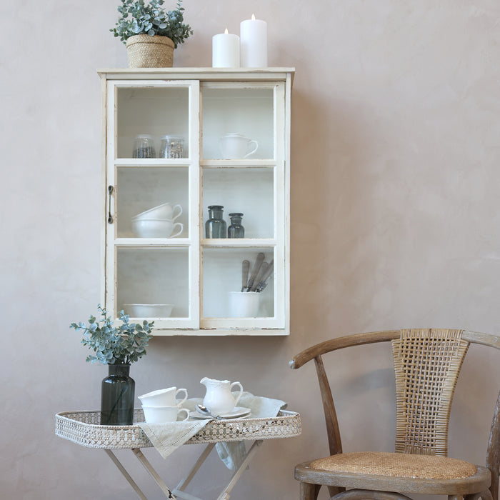 Veggskápur með glerhurð