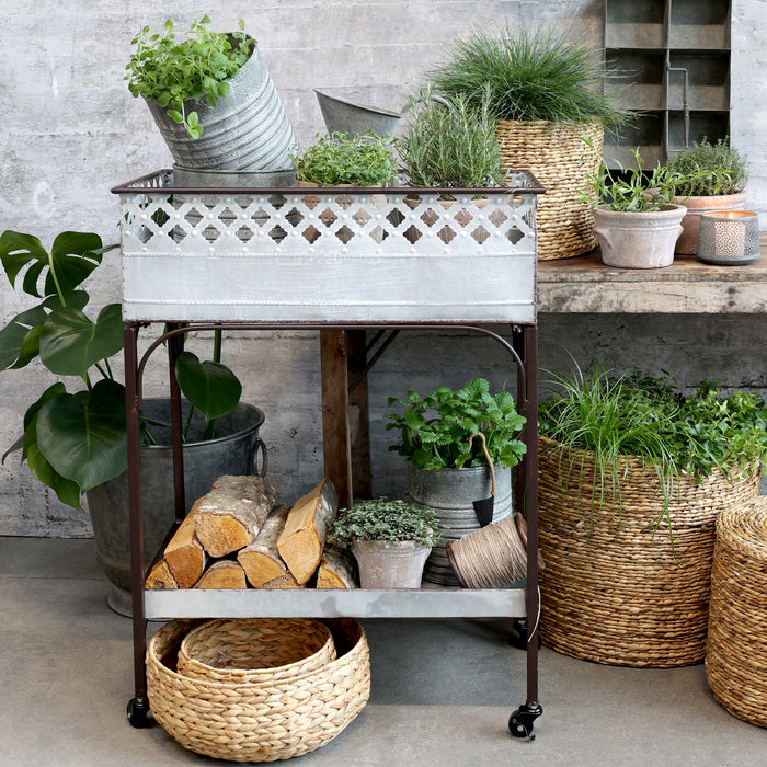 Vagn á hjólum úr zinki