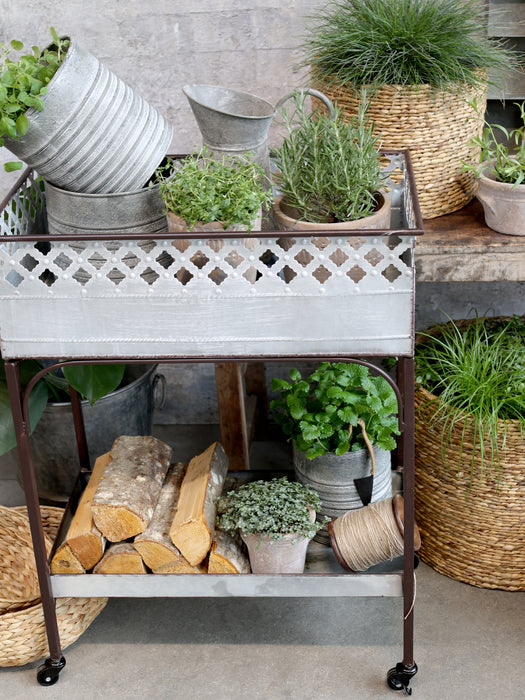 Vagn á hjólum úr zinki