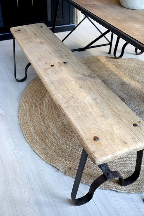 Grimaud bekkur  úr endurunnum við með járnfótum 152 cm