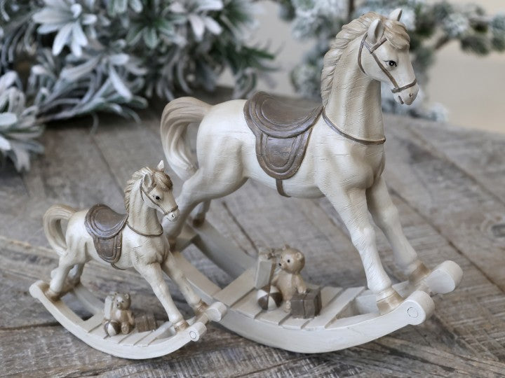 Rugguhestur með gjöfum "Antigue cream"