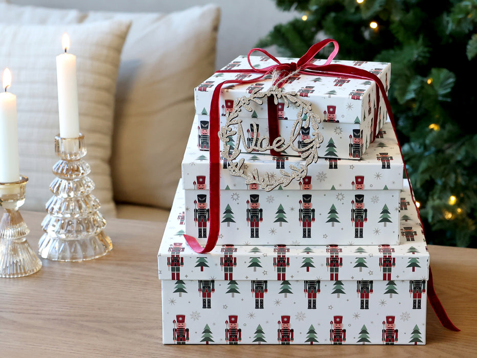 Gjafa/geymslu kassar m hnotubrjótum