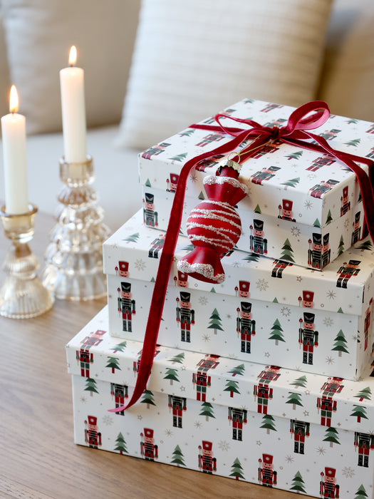 Gjafa/geymslu kassar m hnotubrjótum