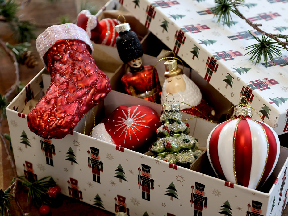 Gjafa/geymslu kassar m hnotubrjótum