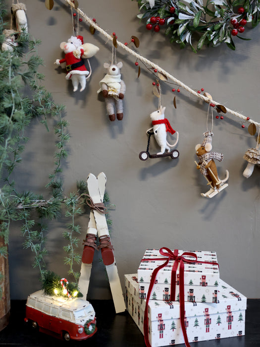 Gjafa/geymslu kassar m hnotubrjótum