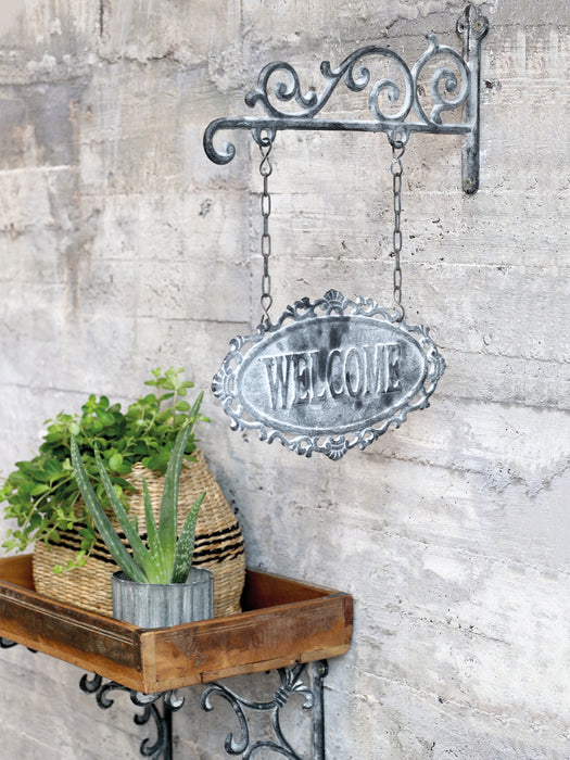 Hangandi skilti "Welcome"