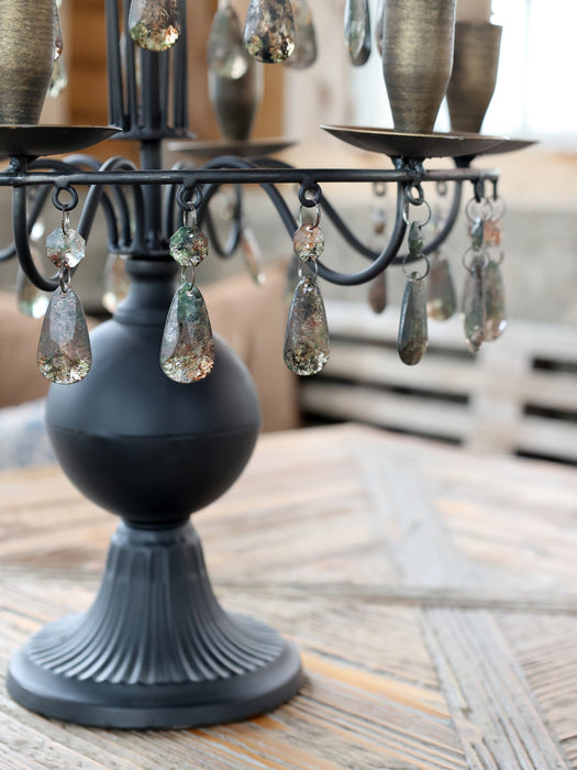 Kertastjaki á fæti með glersteinum