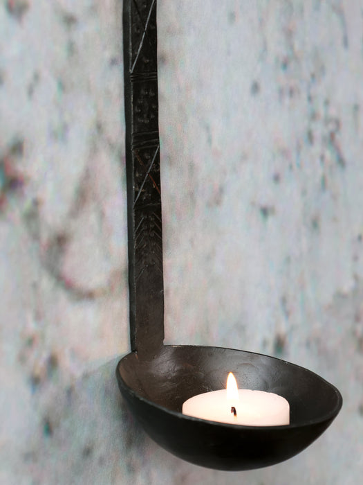 Kertastjaki járn til að hengja á vegg