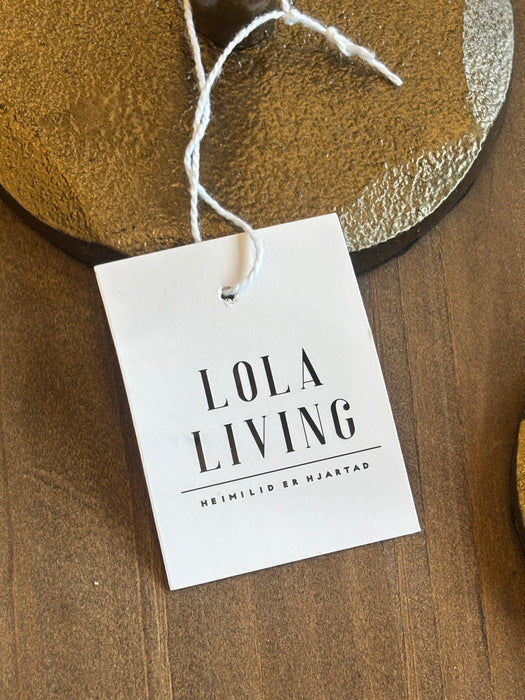 þrír brass kertastjakar saman í setti