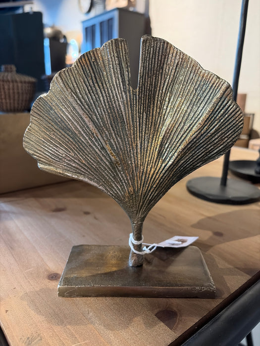 Leaf decor on foot